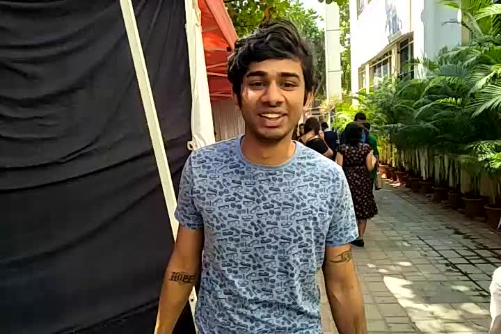 Breaking news reader