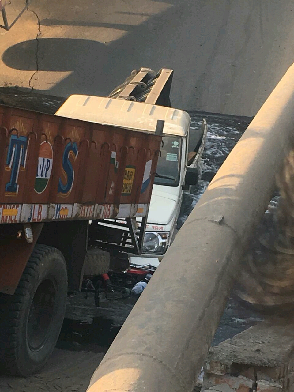 Sector 25 Faridabad over bridge accident