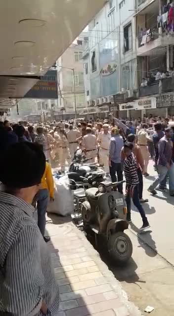 More then 400 shops sealed in Amar Colony Market