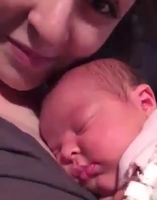 ब्रम्हांड का सबसे ज्यादा सुन्दर दृश्य? जब मा ने बच्चे को चूमा , बच्चे की 