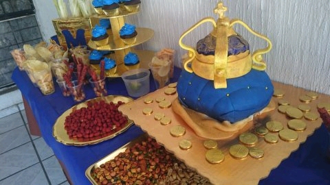mesa de postres temática REY