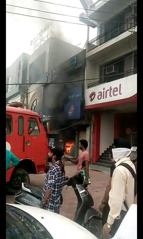 ब्रेकिंग् फरीदाबाद : एनआईटी फरीदाबाद नेहरू ग्राउंड स्थित डोमिनोज पिज़्ज़ा शॉप