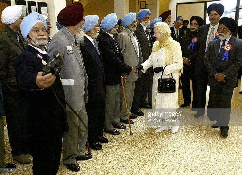 the queen of england in a london gurudwRa on her 92nd birthday