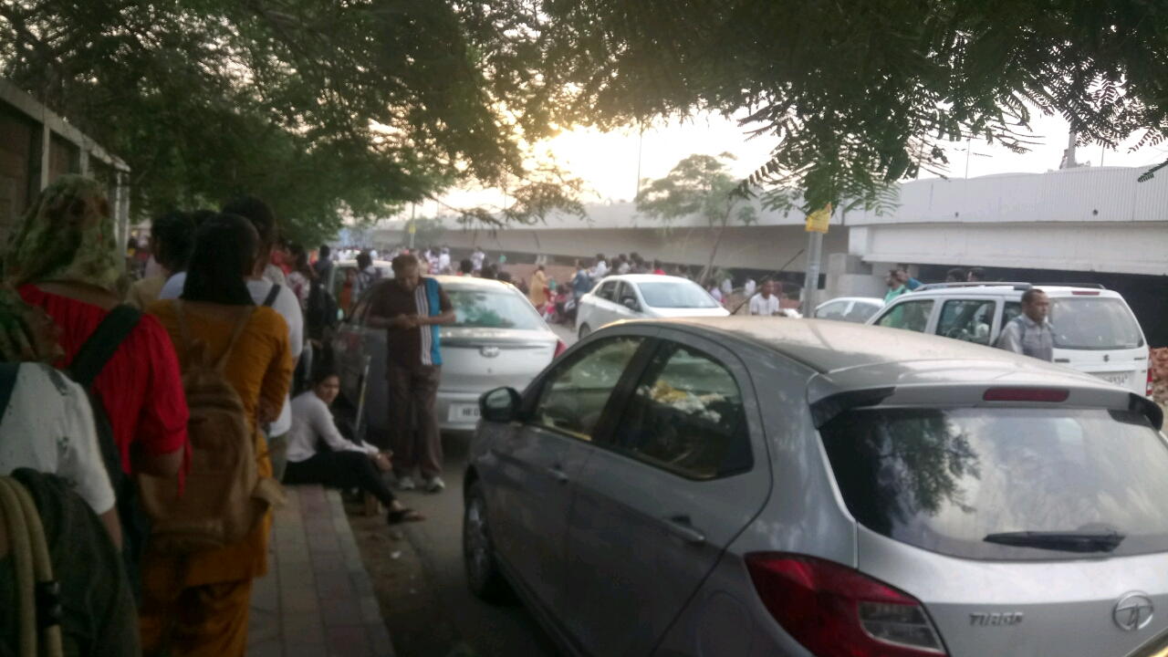 Crowd for Indian idol audition