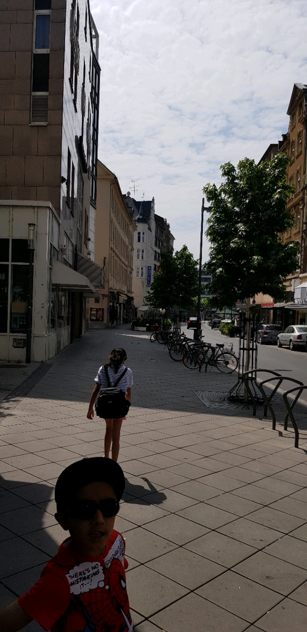 QUIET STREET OFF DAU