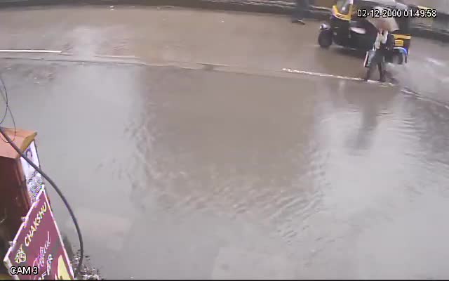 प्लीज गाड़ी ध्यान से चलाइए बारिश में । 