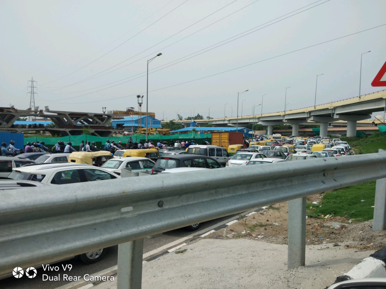 Massive jam this morning at Meerut Express Highway and Serai Kale Khan junc