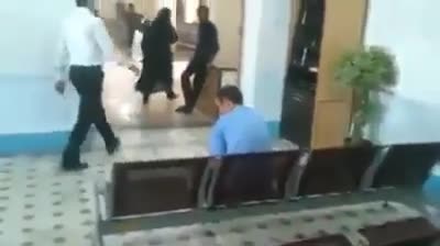 मेन्टल अस्पताल में किसी काम से जाएं तो ध्यान-पूर्वक आँखे खुली रख कर बैठें ?