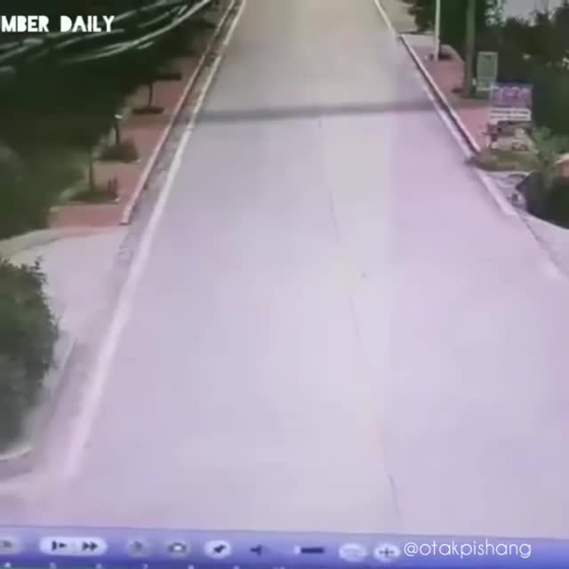 जिसका एक्सीडेंट हुवा उसे तो अवार्ड मिलना चाहिए