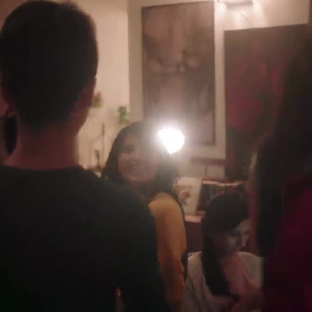 Nazar uthaiye doston se milaiye!