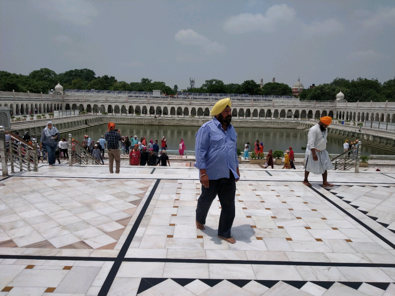 Bangla Saheb Gurudwara Sarovar