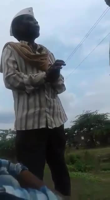 हाथ में जब तक खैनी है।तब तक मजबुरी है 