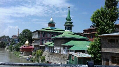 shrin3 of hazrat owais mataki n on left side famous pandit shrine bulbul la