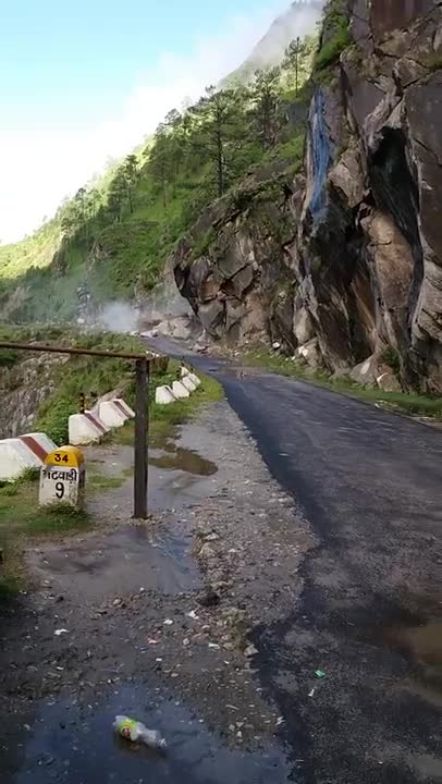 पहाड़ की जिंदगी में सफर मौत का बुलावा, एक नजारा  नैनीताल में पहाड़ टूटने का
