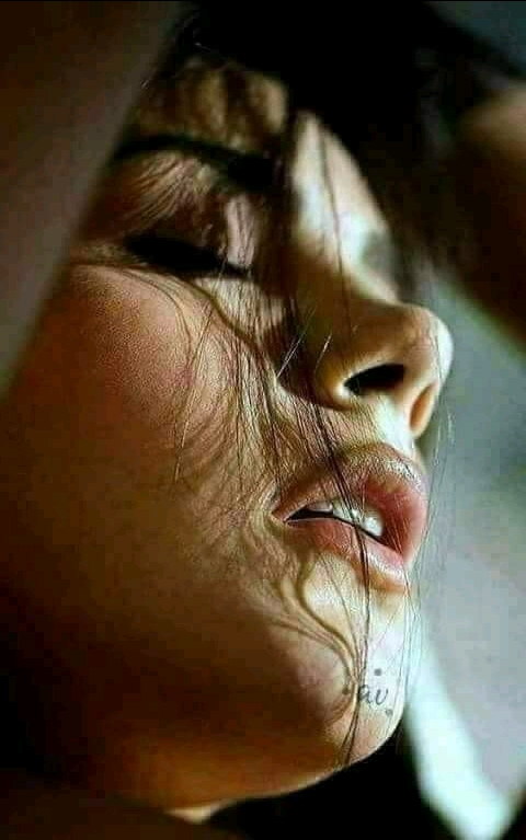 गज़ब की प्यास थी  उसके लबों पे क्या करता 
मैं दरिया हूँ मुझसे ये तिशनालबी द