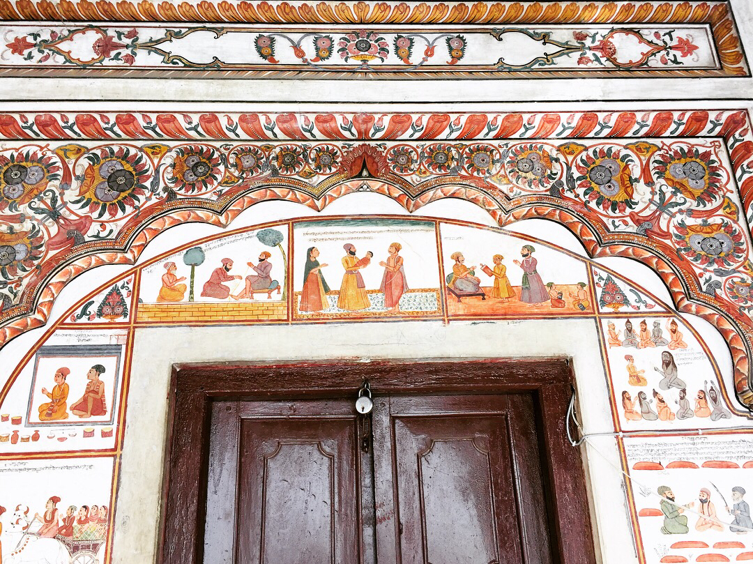 These Garhwal paintings on walls of Guru Ram Rai’s palace are a gift by Aurangzeb to his beloved friend. Aurangzeb sent his paint masters all the way from Delhi to Dehradun to establish this heaven. 
This artwork dates back around 400 years ago but its beauty stands still today.