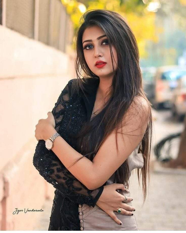 वो कहता था बहुत पसंद है मुझे मुस्कराहट तुम्हारी,?
बस फिर क्या छीन के ले गया  ?