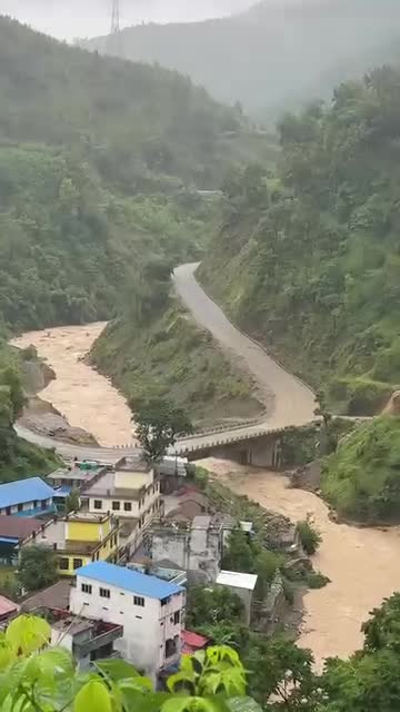 सेतीवेनी बजार मां बाढी कों कारण ले यो क्षेत्र जोखिम पुर्ण भएको छ।