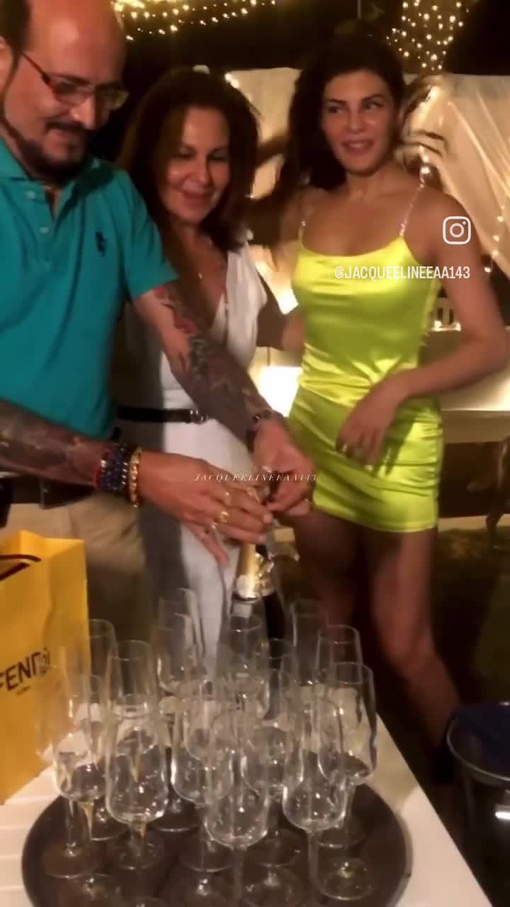 Jacqueline Fernandez 🍻