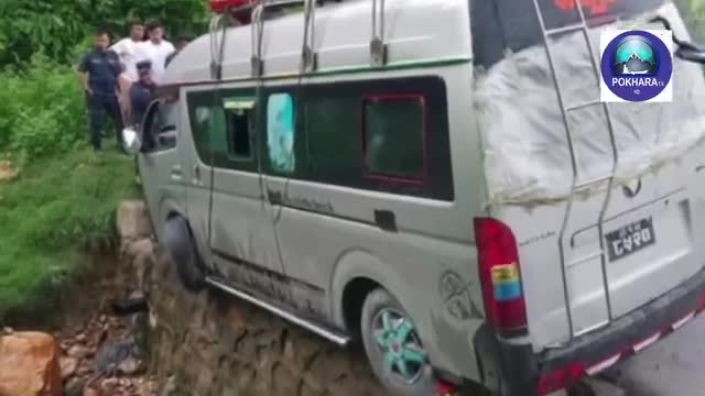 पृथ्वी राजमार्ग अन्तर्गत मुग्लिन पोखरा सडक खण्ड तनहुँको आँबु खैरेनी गाउँपालिका 2 मार्कीचोक मा आ