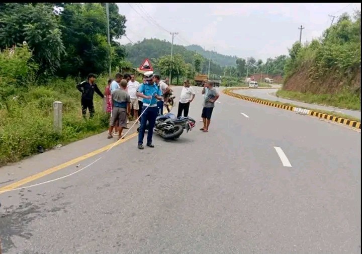 तनहु कों बन्दिपुर 1नहालमा टिप्परको टक्कर बाट मोटरसाइकिल सवार दुर्घटना मा मृत्यु भएको छ