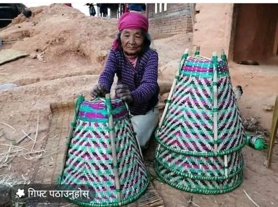 आमा ले बुनेको थुम्से कों कति पैसा दिन सक्नू हुन्छ आमाको लागी