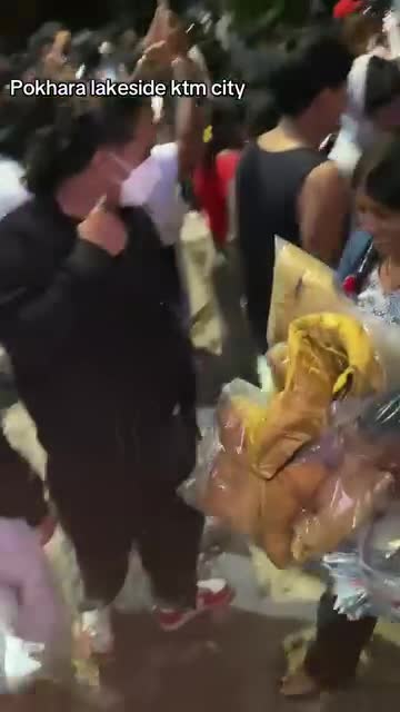 लुटन सके लुट नेपाल मैं छ छुट