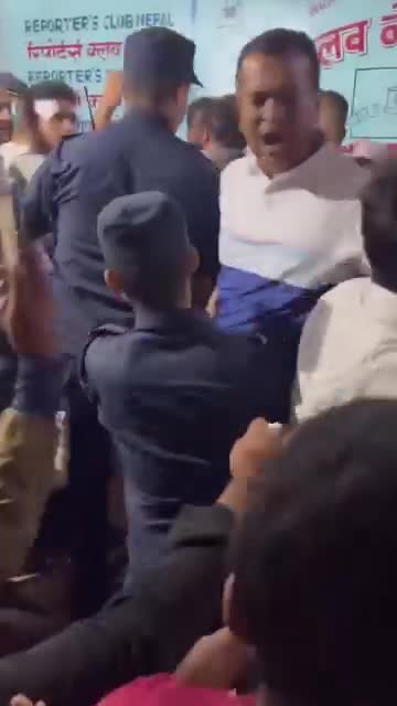 पत्रकार सम्मेलन मा सुदान गुरूङ माथी हातपात