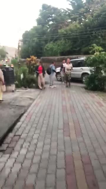 धरानका मेयर हर्क साङपाङ पुगे महादेव मन्दिर मा‌श्रमदान गरन