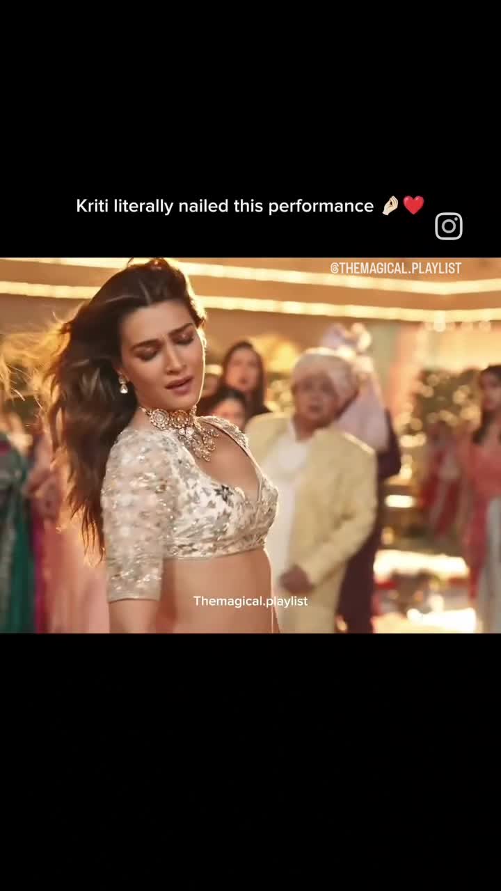 #KritiSanon 😍