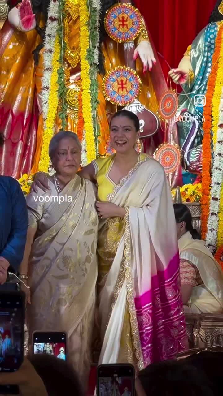 Jaya ji & Kajol clicked at Durga Pooja Event. 💛