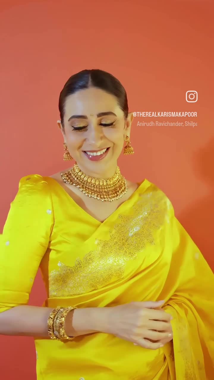 #LoLo #KarismaKapoor 💛