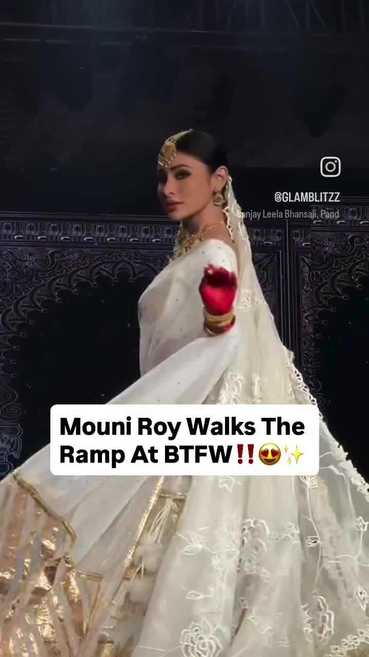 #MouniRoy 🔥