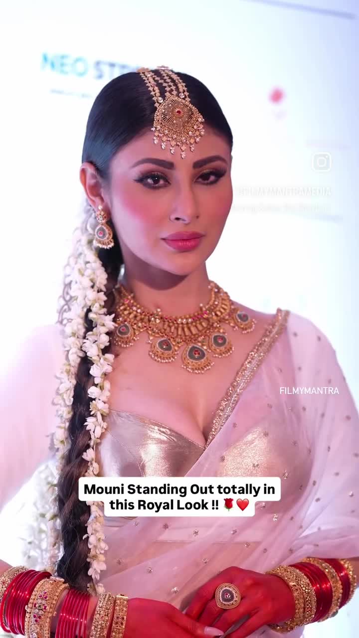 #MouniRoy🪽