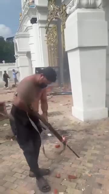 सिंहदरवार मा बन्दुक बोक्ने को थियो पहिना गरौं