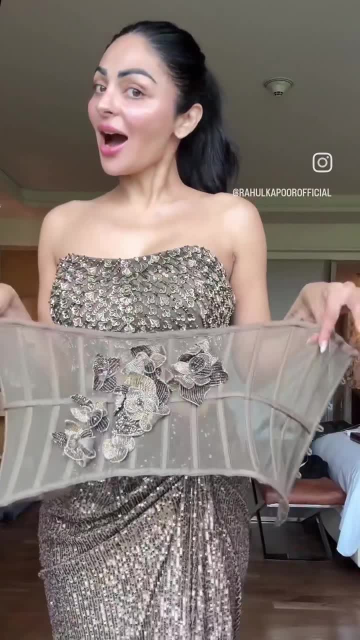 Get ready with #NeeruBajwa 🥵🔥