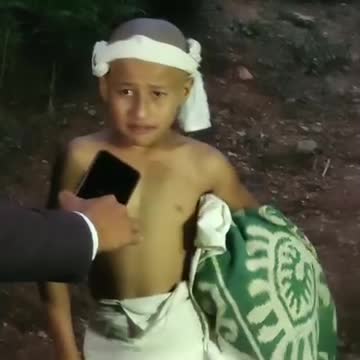 क्रिया बसेका बालक ले चामल तेल अन्य चिज सहयोग मागे पछि।