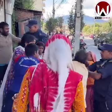 बस्ती मा जनता बिच झगडा पुलिस द्वारा जाईलागे