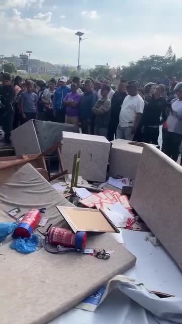 डा प्रकाश भुजेल को आश्रम तोड़फोड़ भएको छ,