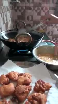 बेरोज़गारी के दौर में मोदी की बात को मानते हुए पकौड़े का नया स्टार्टअप....