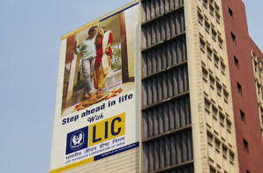 LIC की बिल्डिंग में लगी भीषण आग