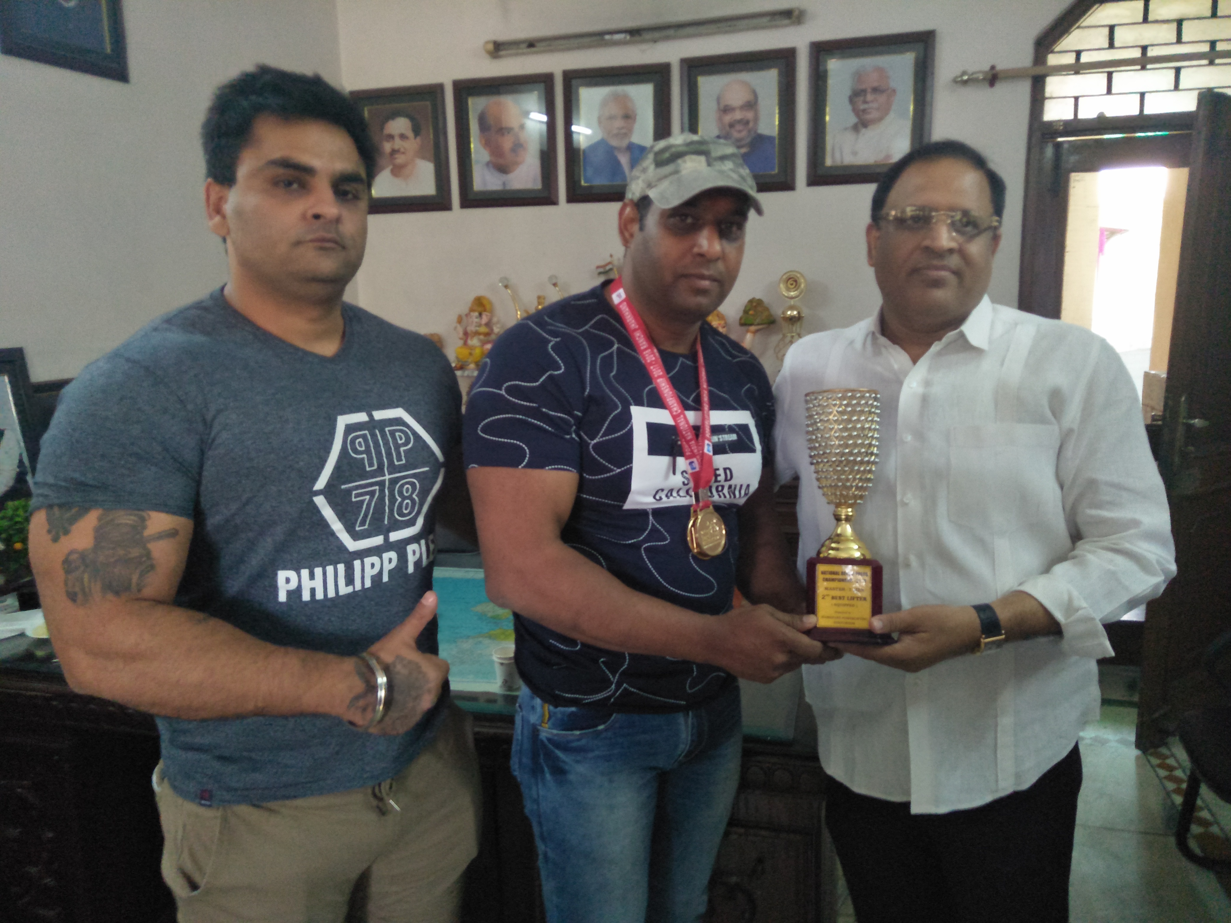 पावर लिफ्टिंग में प्रदेश का नाम रोशन करने वाले खिलाड़ियों को उद्योग मंत्री विपुल गोयल ने किया सम्मानित