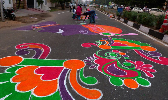 6.5 km long rangoli design made on jaipur street.