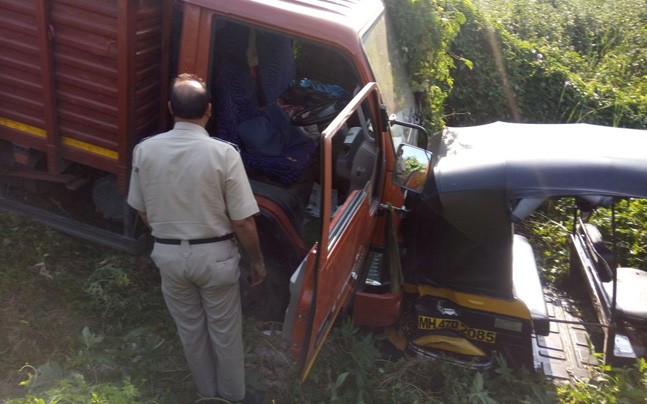 Tempo runs over 4 school kids, kills one in Mumbai