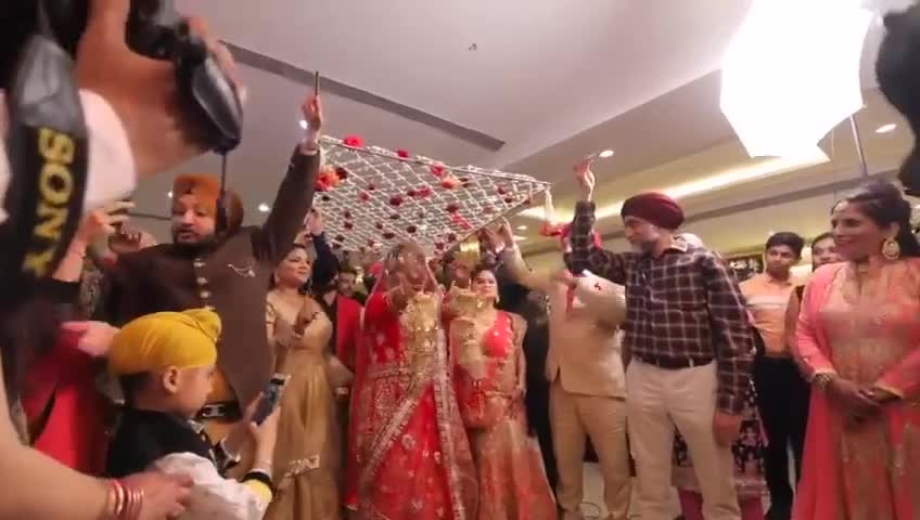 Amazing entry of bride
