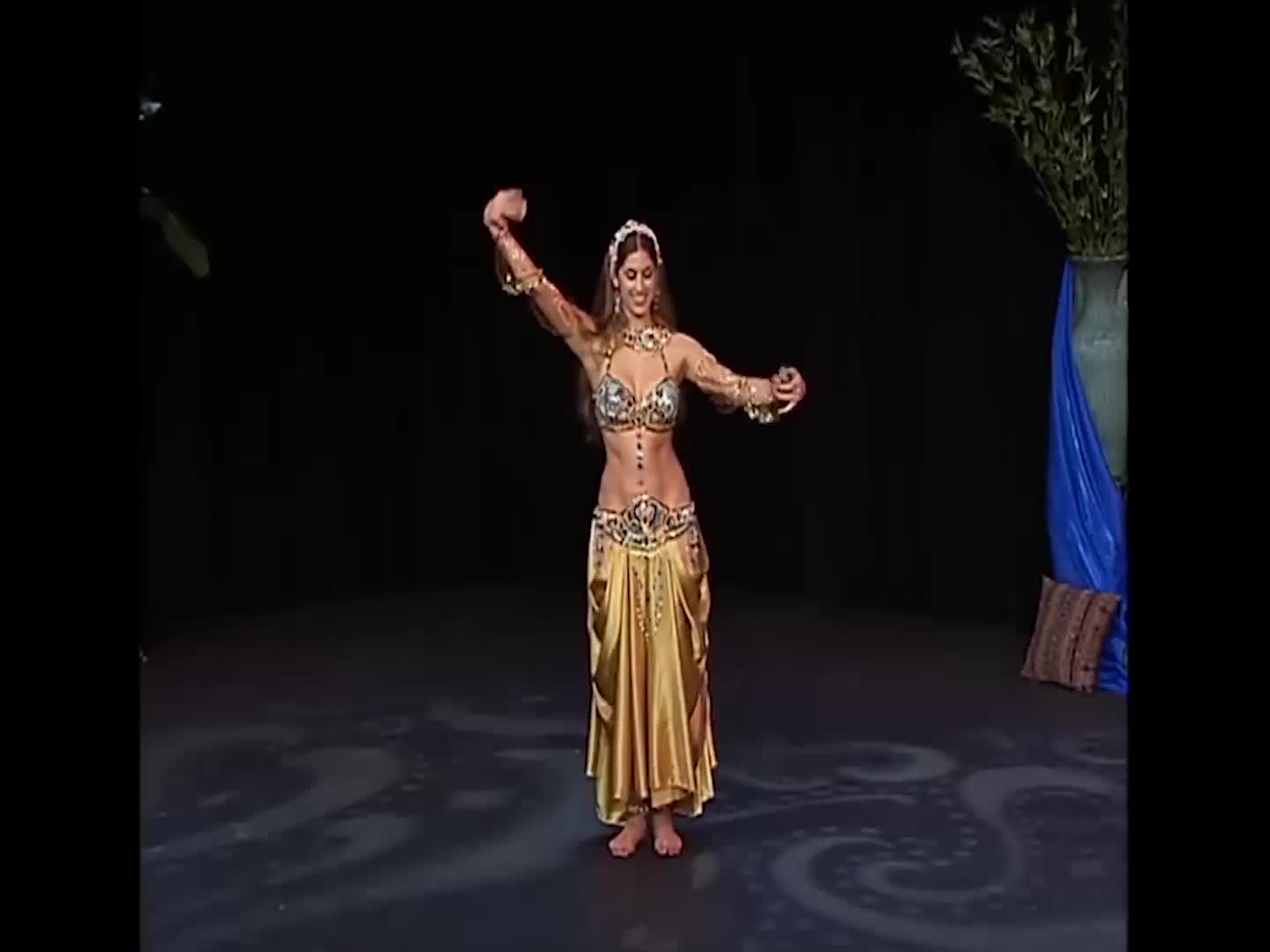 Belly Dance on mil gai aaj aasmaan se