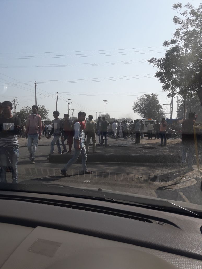 Padmaavat:  Blocks Vithlapur highway, Shops closed, Vehicles hold in protest of film release
