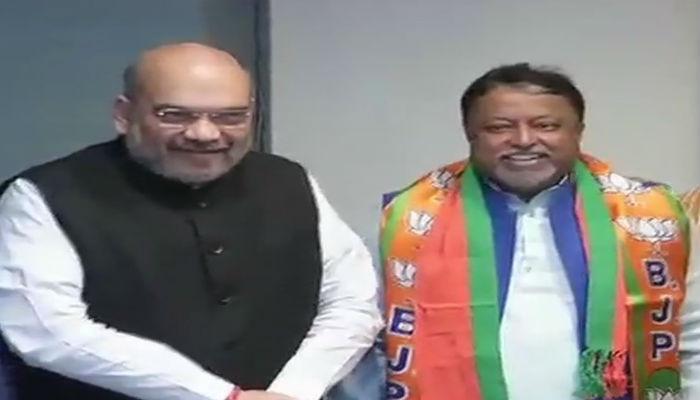 Former Trinamool Congress leader Mukul Roy joins BJP.