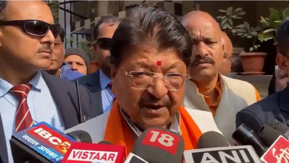 मैं ज़िम्मेदारी लेता हूँ: विजयवर्गीय ने इंदौर में पानी के खराब होने की घटना की ज़िम्मेदारी ली, जिसमें 23 लोगों की जान चली गई, इसे शहर की साफ़-सफ़ाई पर धब्बा बताया!