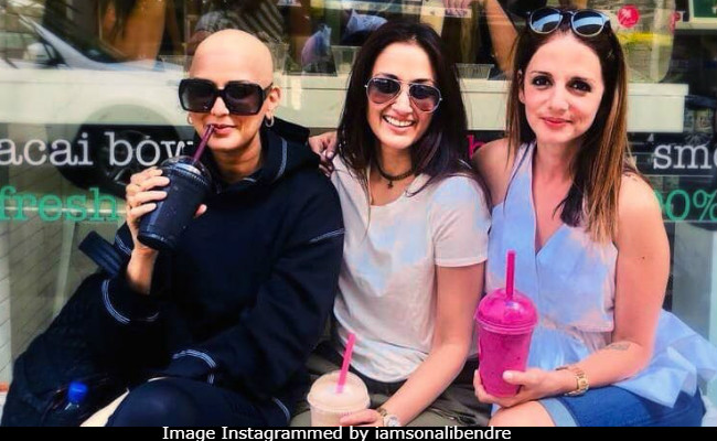 कैंसर से जूझ रही सोनाली बेंद्रे ने पोस्ट की अपनी एक नयी तस्वीर 